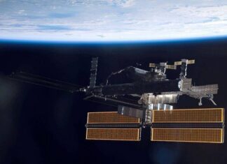 Космонавты закрыли на МКС люк в отсеке с трещиной