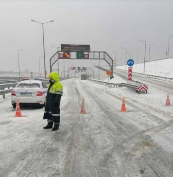 Крымский мост впервые перекрыли из-за непогоды