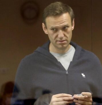 Навальный во время суда по делу о клевете получил более 10 замечаний от судьи