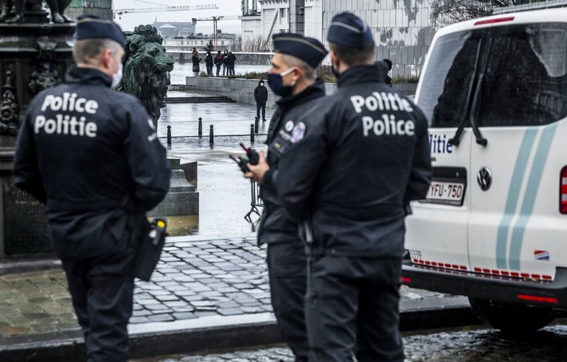 Неизвестный напал с ножом на пассажиров в метро в Брюсселе