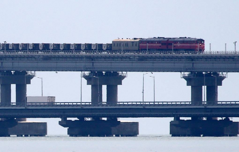 Непогода не сказалась на движении поездов по Крымскому мосту