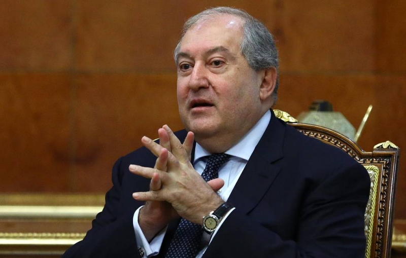 Президент Армении отказался отправлять в отставку начальника Генштаба