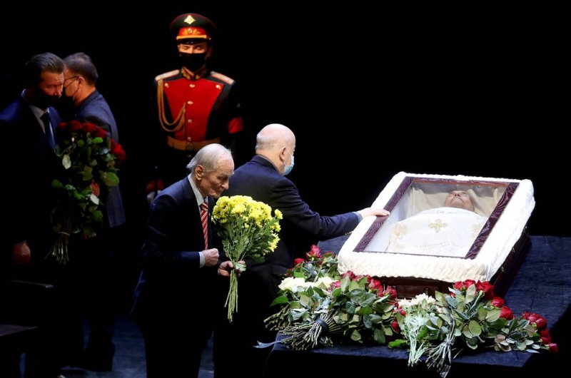 Прощание с Василием Лановым проходит в Москве