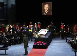 Прощание с Василием Лановым проходит в Москве