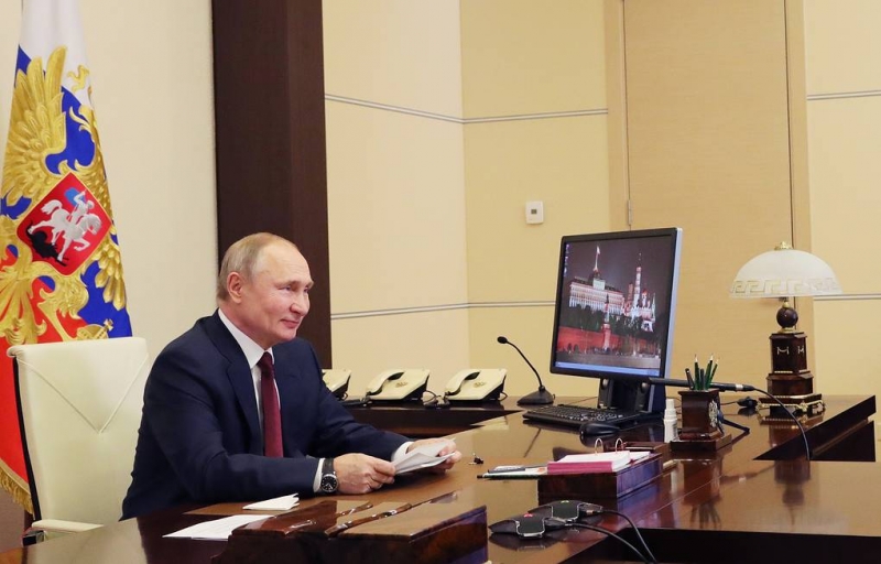 Путин ждет от Фалькова и Силуанова доклады о ситуации с зарплатами научных сотрудников