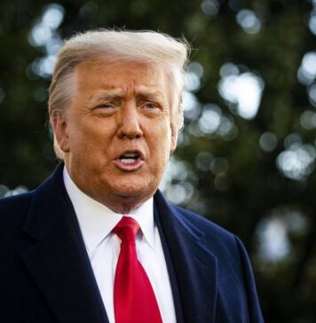 Советник Трампа заявил, что экс-президент США счастлив вне социальных сетей