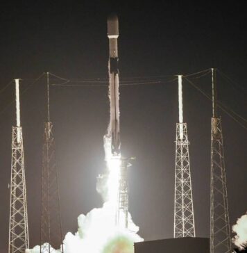 SpaceX осуществила запуск ракеты-носителя с 60 спутниками Starlink