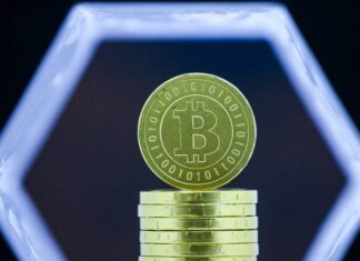 Стоимость биткойна впервые достигла $52 тыс.