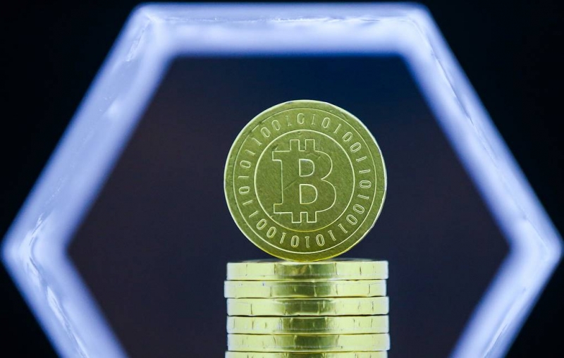 Стоимость биткойна впервые достигла $52 тыс.