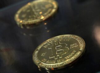 Стоимость биткойна впервые превысила $43 тыс.