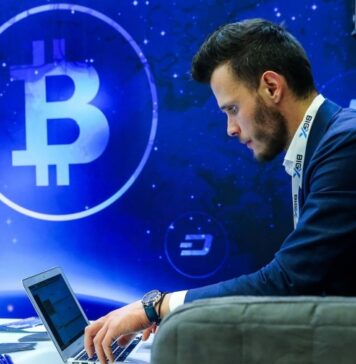 Стоимость биткойна впервые превысила $53 тыс.