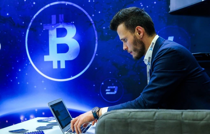 Стоимость биткойна впервые превысила $53 тыс.