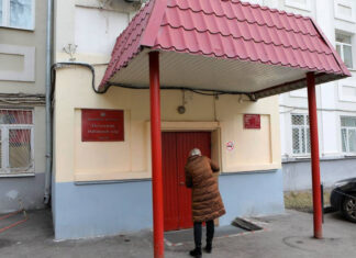 Суд в Москве арестовал обвиняемого в поджоге машины Росгвардии во время акции 31 января