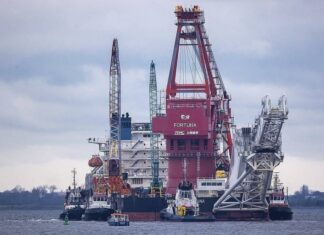 Трубоукладчик «Фортуна» начал укладку «Северного потока — 2» в водах Дании