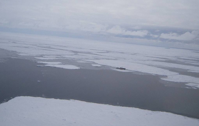 В Баренцевом море у траулера отказал двигатель