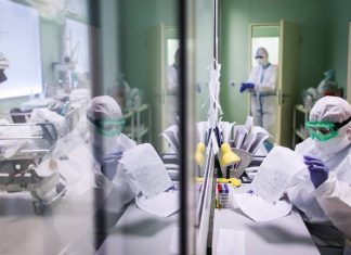 В России впервые с 28 октября за сутки выявили менее 17 тыс. заразившихся коронавирусом