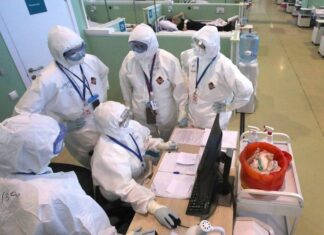 В России за сутки выявили 12 828 заразившихся коронавирусом. Это минимум с 9 октября