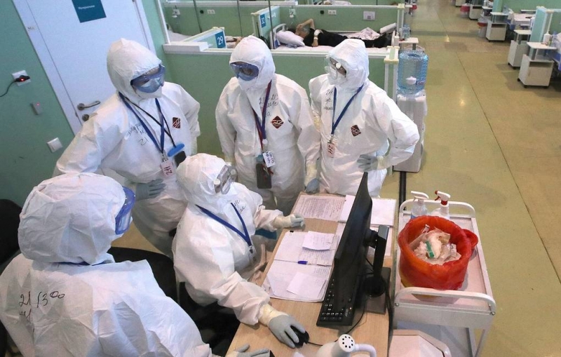 В России за сутки выявили 12 828 заразившихся коронавирусом. Это минимум с 9 октября