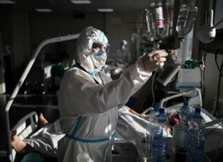 В России за сутки выявили 13 447 заразившихся коронавирусом