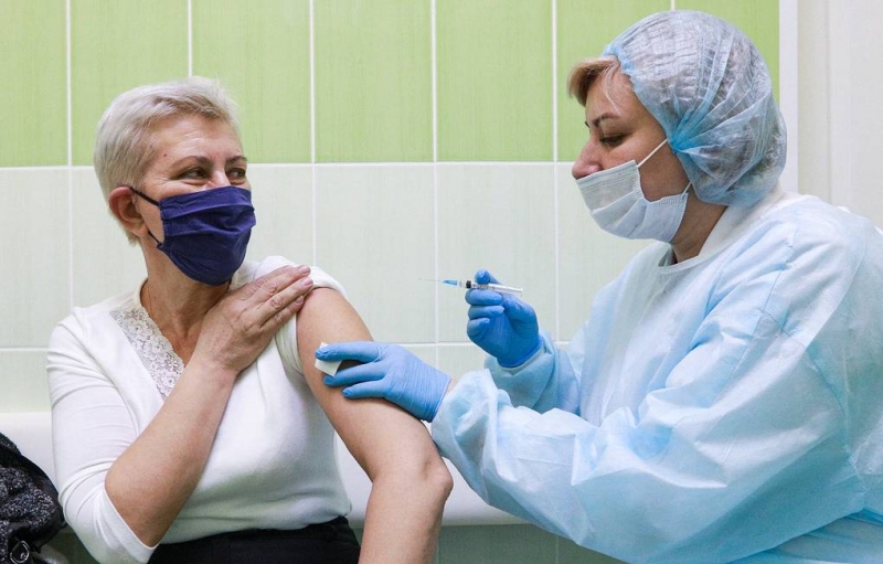 Запись на вакцинацию от коронавируса открылась на портале госуслуг