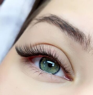 Наращивание ресниц в салоне красоты Bloomnails