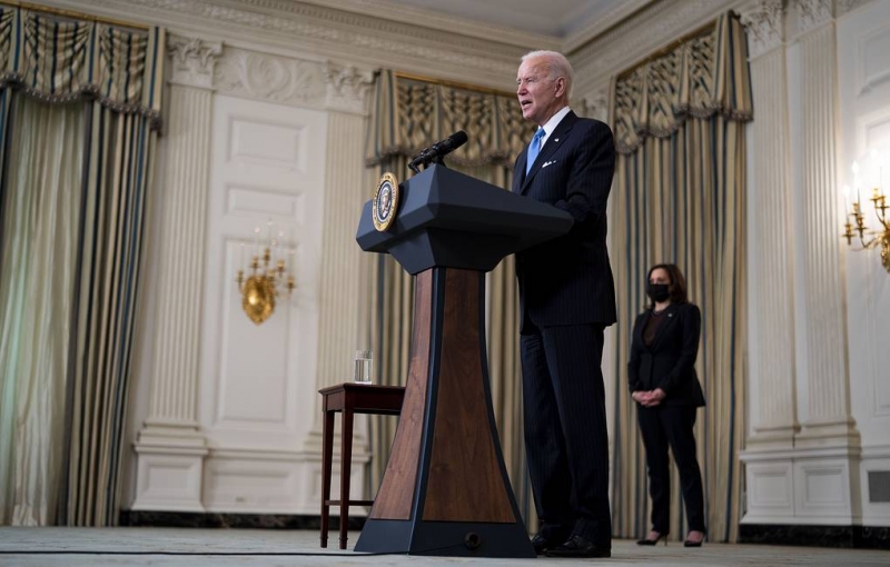 Байден на год продлил введенные из-за Крыма санкции против России

