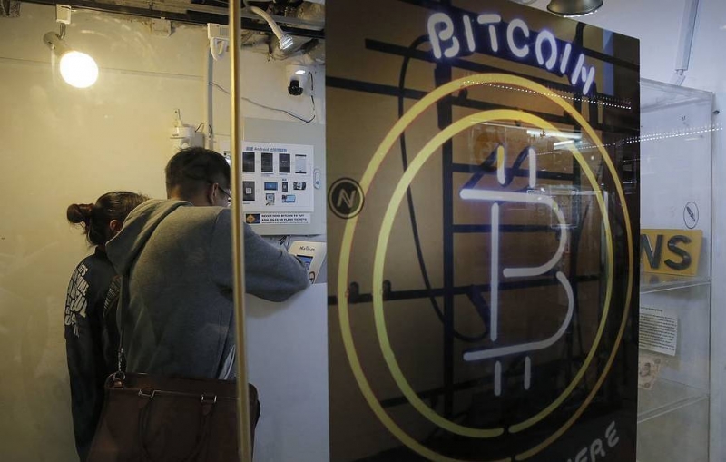 Биткойн снизился более чем на 10%

