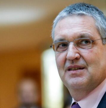 Bloomberg: посол ЕС в РФ предложил разработать новую стратегию в отношениях с Россией