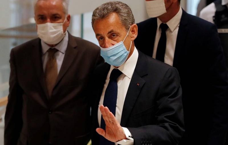 Бывшего президента Франции Николя Саркози приговорили к году тюрьмы