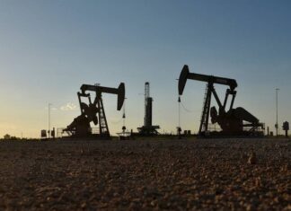 Цена нефти Brent опустилась ниже $62 за баррель