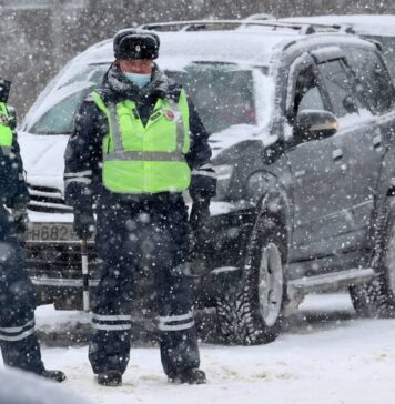 Две массовые аварии с 17 автомобилями произошли на 93-м км МКАД