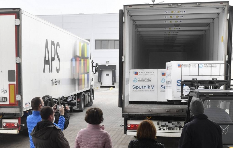 Еврокомиссия заявила, что страны ЕС имеют право покупать "Спутник V"