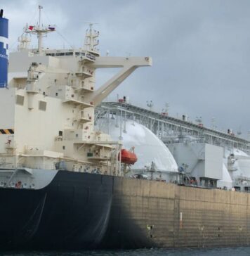 «Газпром» поставил Shell первую партию «зеленого» СПГ