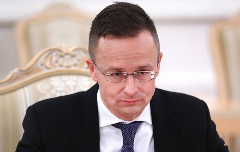 Глава МИД Венгрии заявил, что привился вакциной "Спутник V"

