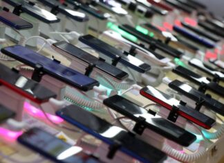 Госдума ввела штрафы до 200 тыс. рублей за продажу гаджетов без российских приложений