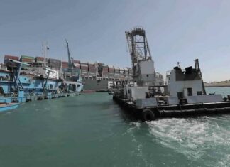 Контейнеровоз Ever Given сняли с мели