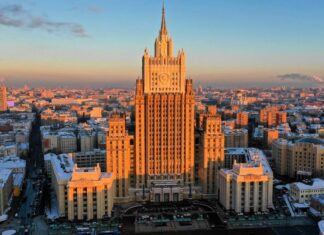 МИД РФ не стал комментировать публикацию о взаимной высылке дипломатов России и Франции