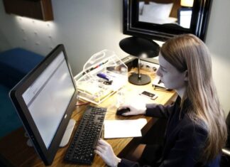 Минцифры планирует внедрить на «Госуслугах» механизм заключения договоров по покупке машин