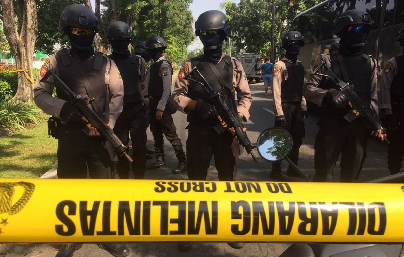 Несколько человек пострадали при нападении террориста-смертника на церковь в Индонезии