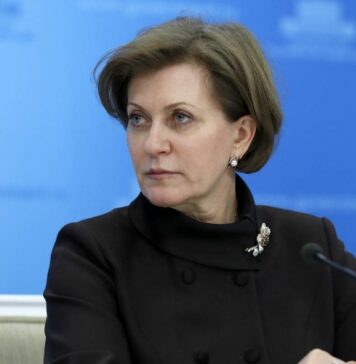 Попова: переболевшие COVID-19 россияне заразиться британской мутацией уже не могут