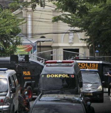 Посольство РФ в Индонезии призвало избегать мест массового скопления после взрыва у церкви