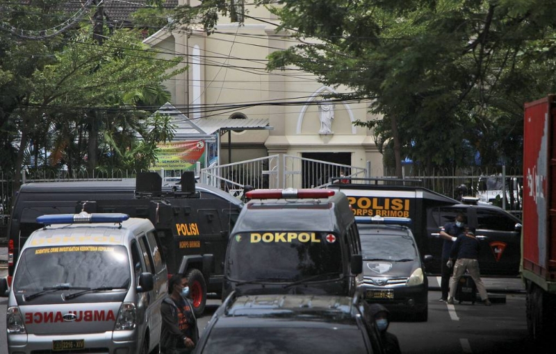 Посольство РФ в Индонезии призвало избегать мест массового скопления после взрыва у церкви