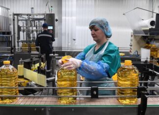 Правительство продлило срок действия соглашений о ценах на сахар и масло