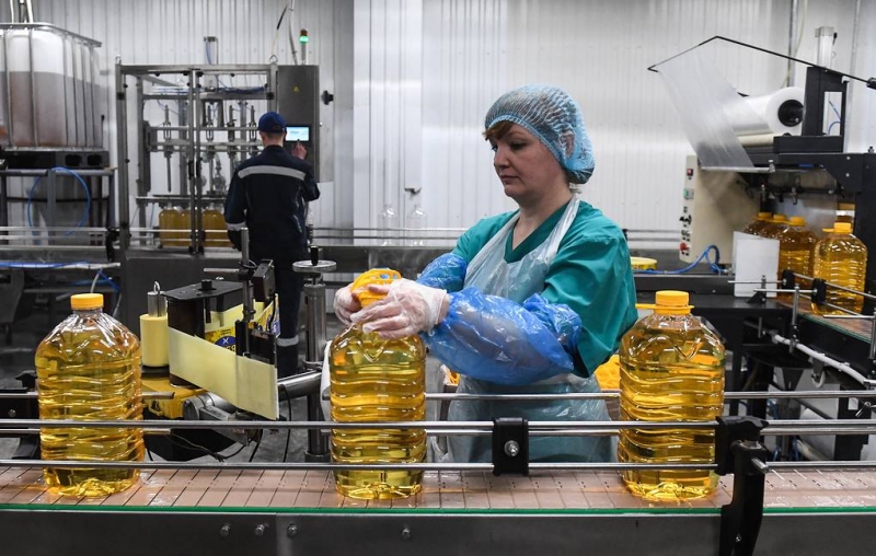 Правительство продлило срок действия соглашений о ценах на сахар и масло