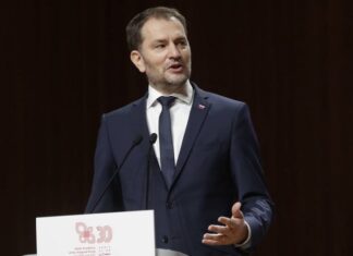 Премьер Словакии заявил, что страна не станет отказываться от использования «Спутника V»