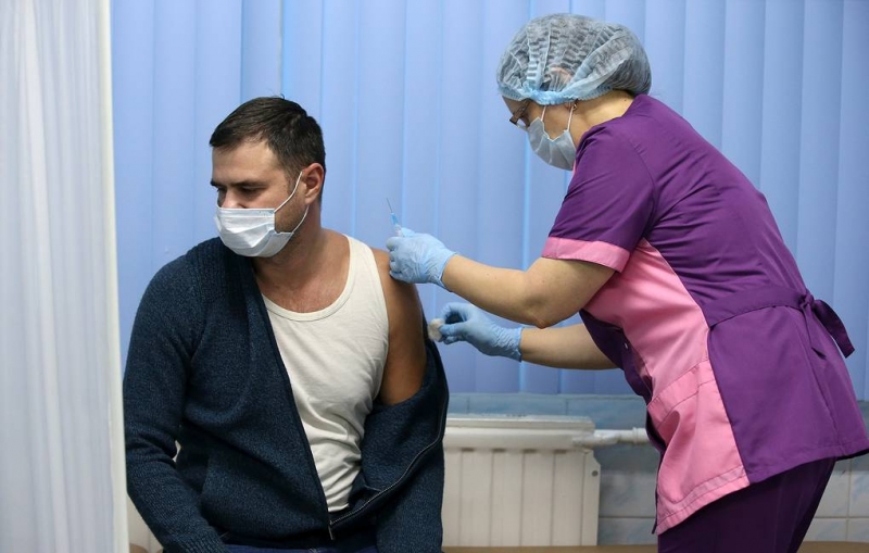 Препарат "Мир-19" от коронавируса испытают на 50 добровольцах