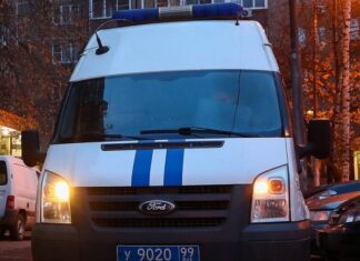 Прокуратура проводит проверку после падения девочки из окна в Москве