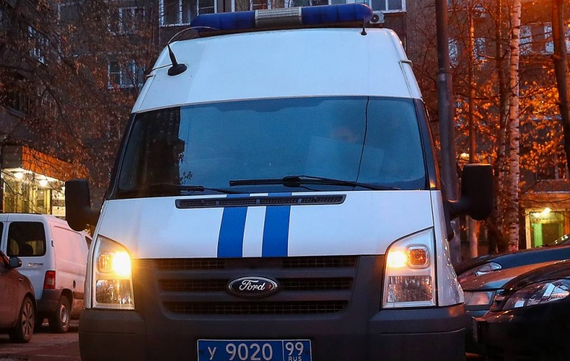 Прокуратура проводит проверку после падения девочки из окна в Москве