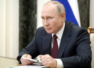 Путин объяснил, почему не стал прививаться от коронавируса на камеру