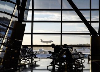 Россия с 1 апреля возобновляет регулярное пассажирское авиасообщение с шестью странами